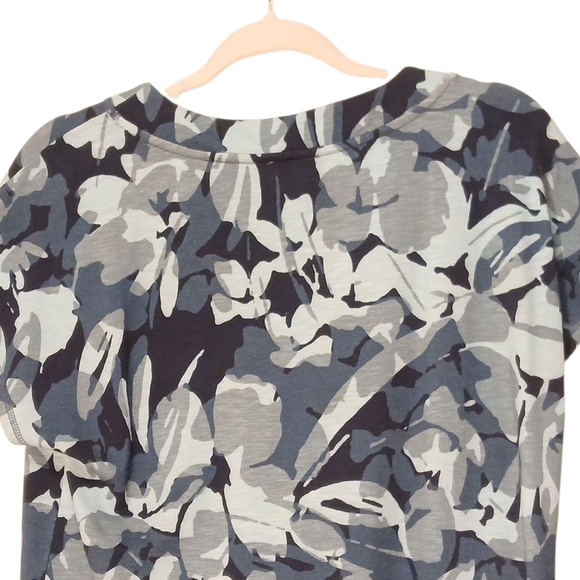 Chico's - NWT, Shift Dress W/ Short Sleeves, V-Neck, Blue Floral Design, Size 0 - Picture 4 of 12